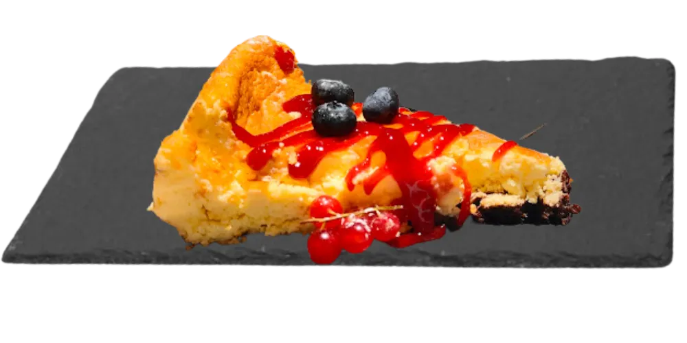 Dolce della casa con frutti rossi