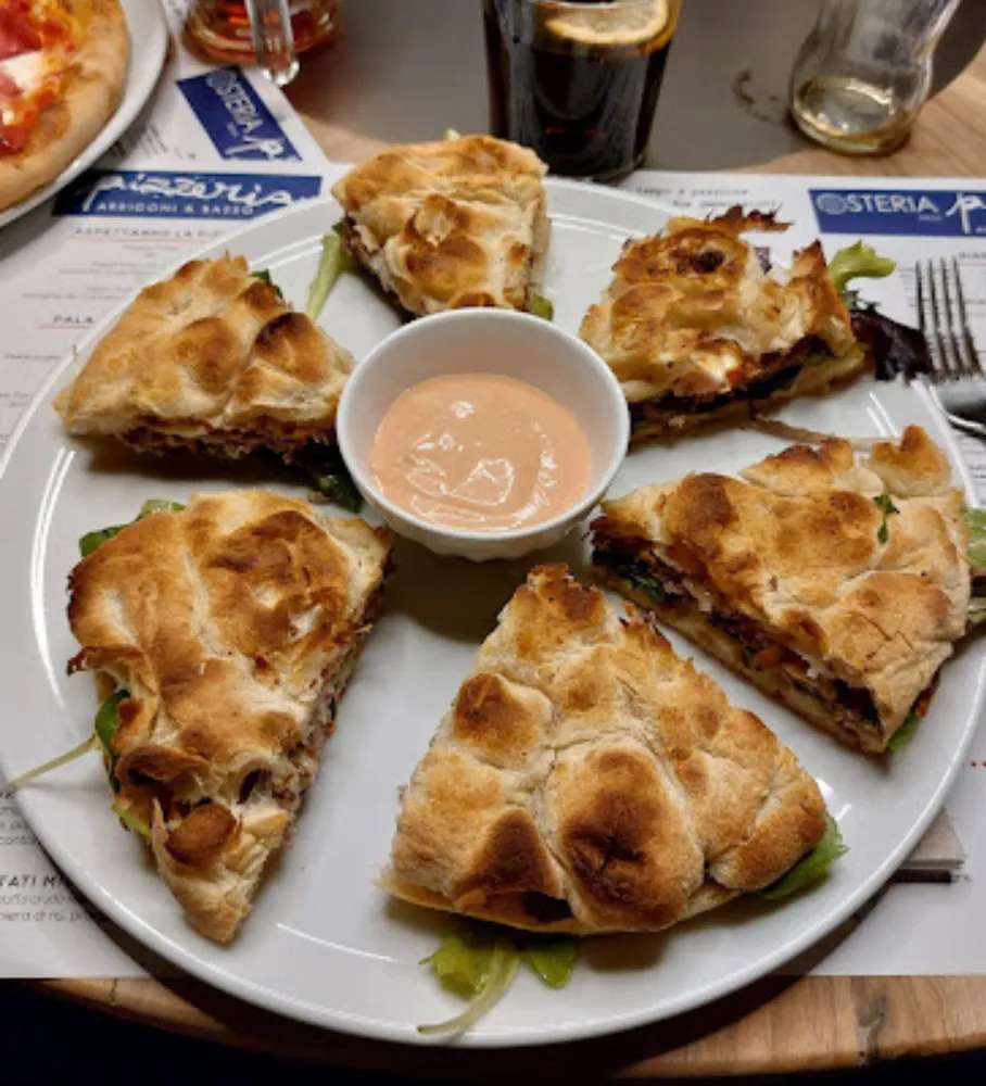 Montanarine fritte con salsa